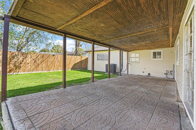 1007 Trimm Avenue, Pasadena, TX 77502