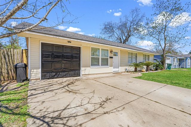 1007 Trimm Avenue, Pasadena, TX 77502