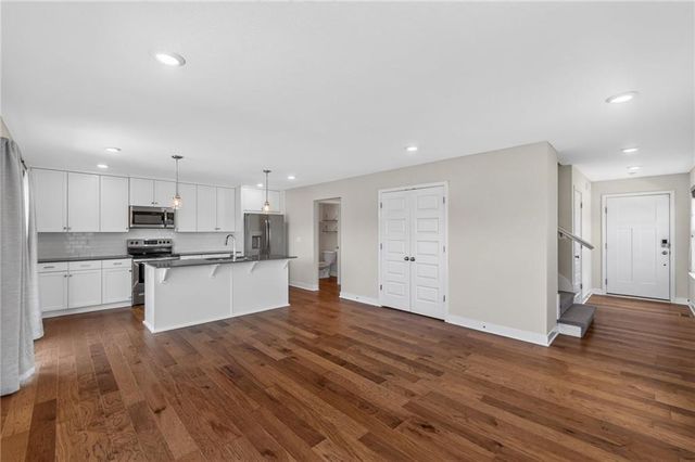 13334 W 180th Terrace, Overland Park, KS 66013