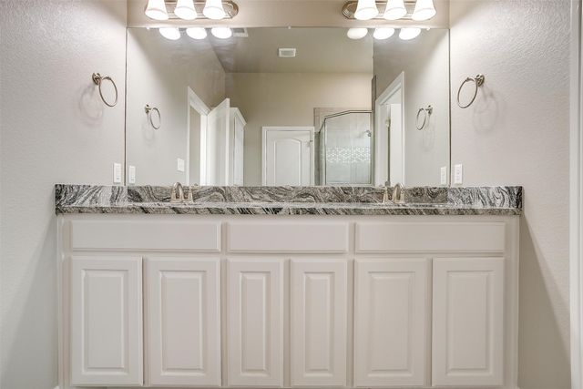 3332 Arrow Creek Drive, Granbury, TX 76049