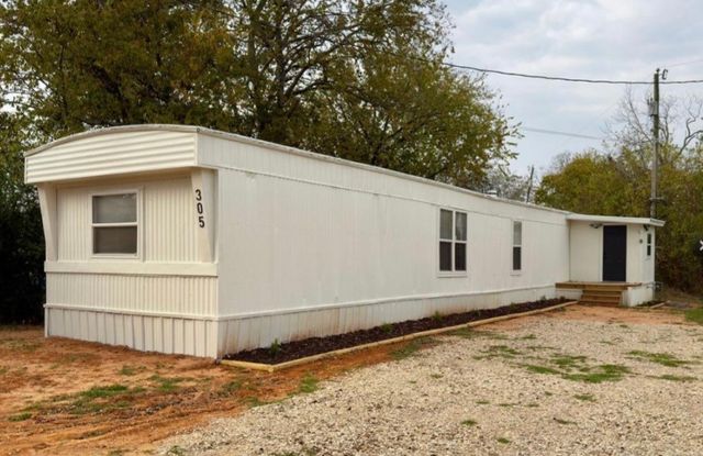 305 W Bryant Street, Elm Mott, TX 76640