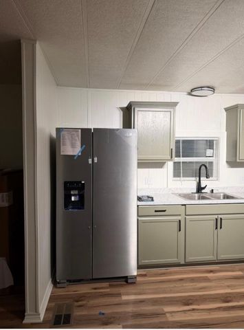 305 W Bryant Street, Elm Mott, TX 76640