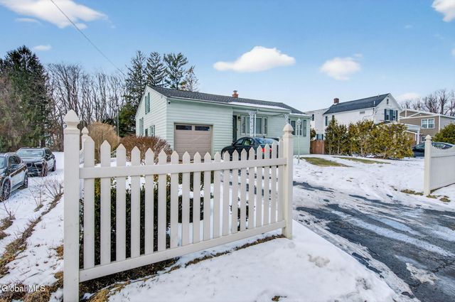 517 Kings Road, Schenectady, NY 12304