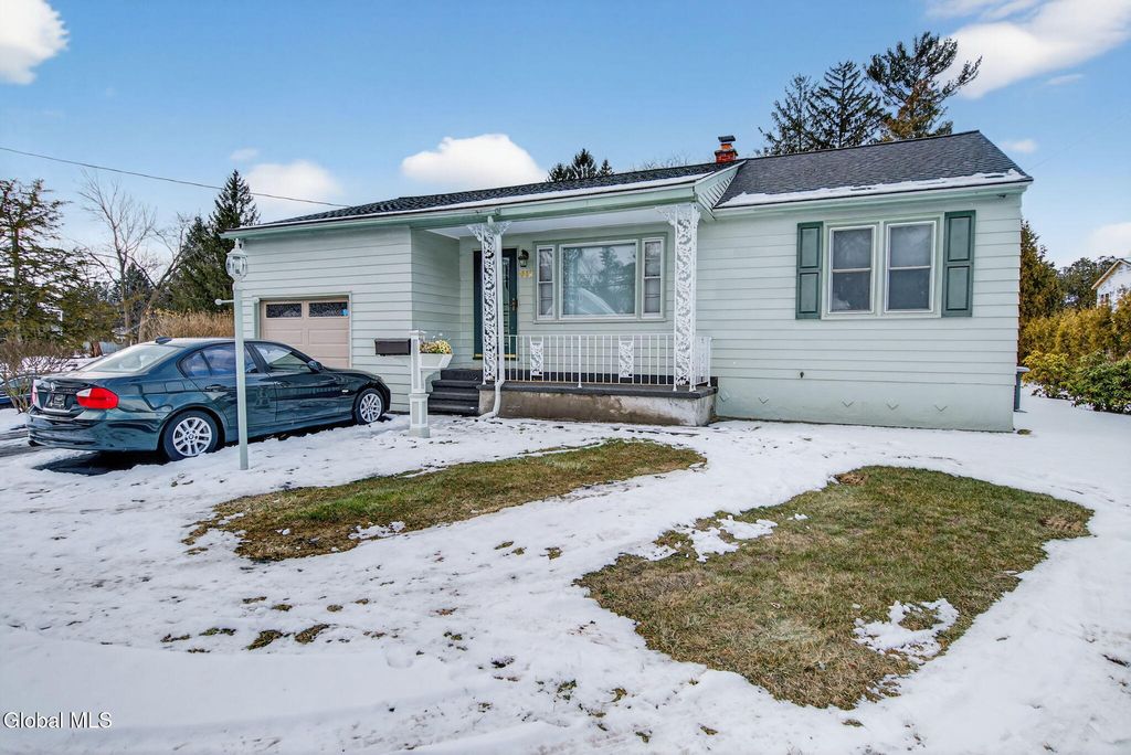 517 Kings Road, Schenectady, NY 12304