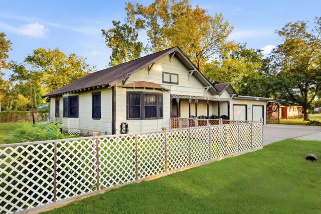 5305 Main Street, Santa Fe, TX 77510