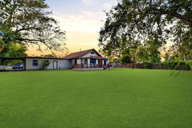 5305 Main Street, Santa Fe, TX 77510