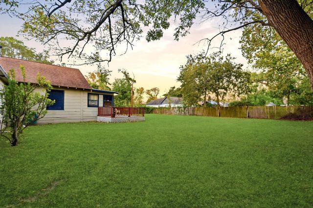 5305 Main Street, Santa Fe, TX 77510