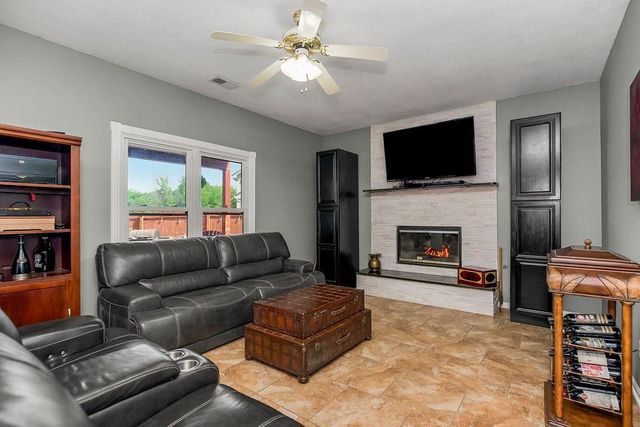 1120 NW 73rd Terrace, Kansas City, MO 64118