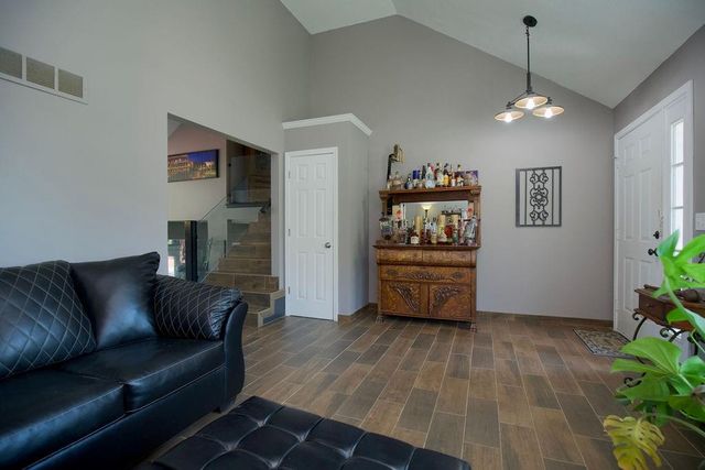 1120 NW 73rd Terrace, Kansas City, MO 64118