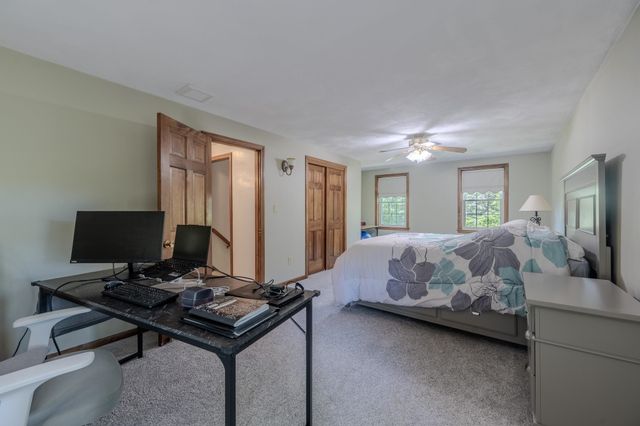 2 Paula Avenue, Londonderry, NH 03053