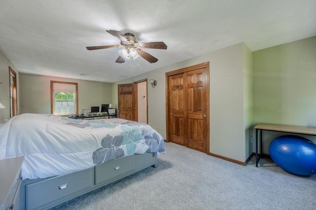 2 Paula Avenue, Londonderry, NH 03053
