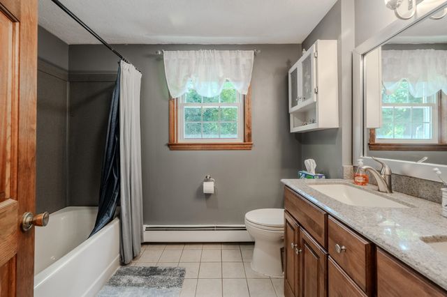 2 Paula Avenue, Londonderry, NH 03053