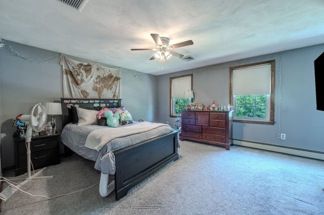 2 Paula Avenue, Londonderry, NH 03053