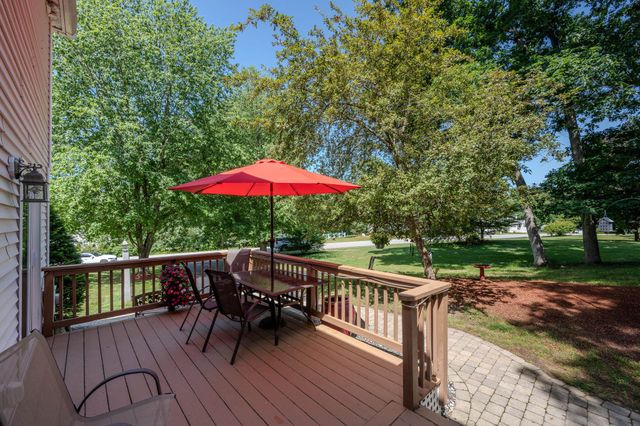 2 Paula Avenue, Londonderry, NH 03053