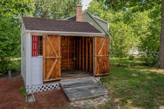 2 Paula Avenue, Londonderry, NH 03053