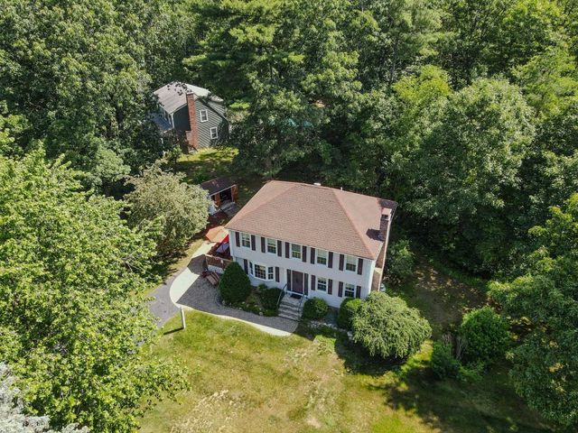 2 Paula Avenue, Londonderry, NH 03053