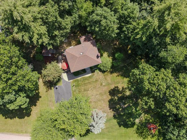 2 Paula Avenue, Londonderry, NH 03053