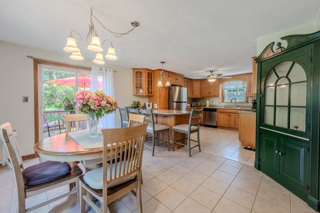 2 Paula Avenue, Londonderry, NH 03053