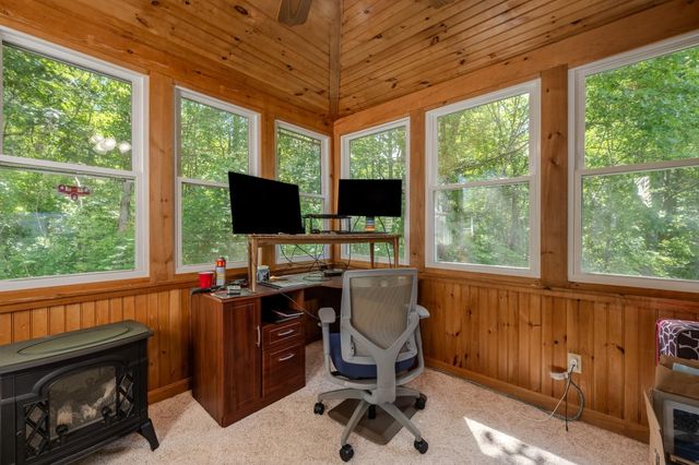 2 Paula Avenue, Londonderry, NH 03053