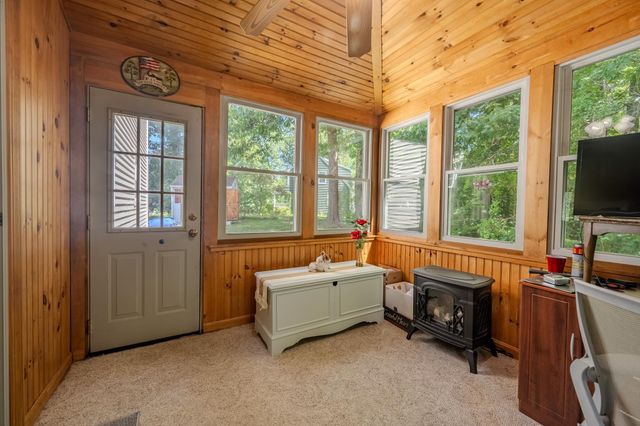 2 Paula Avenue, Londonderry, NH 03053
