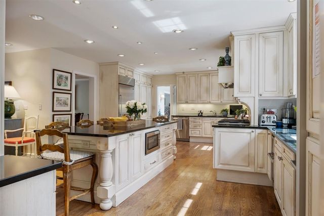 145 Woodley Road, Winnetka, IL 60093