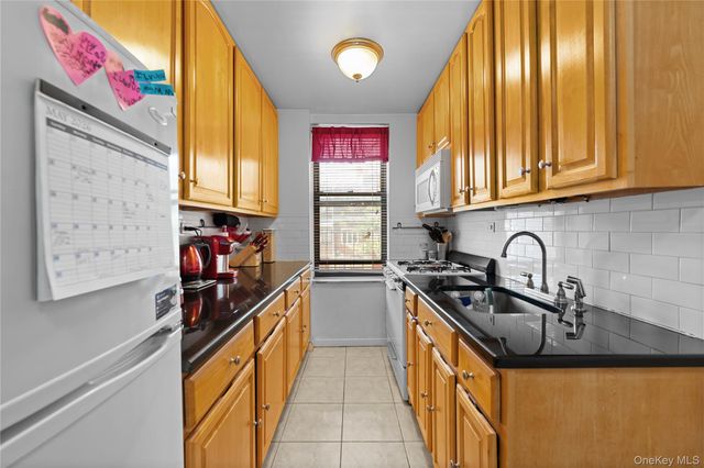 67-30 Dartmouth Street 2S, Forest Hills, NY 11375