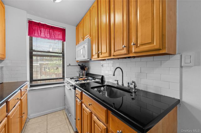 67-30 Dartmouth Street 2S, Forest Hills, NY 11375