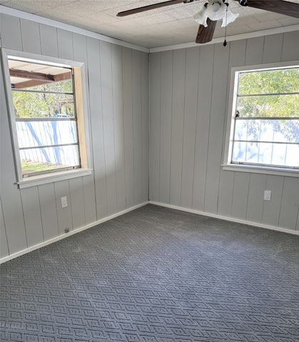 225 College Street, Roxton, TX 75477