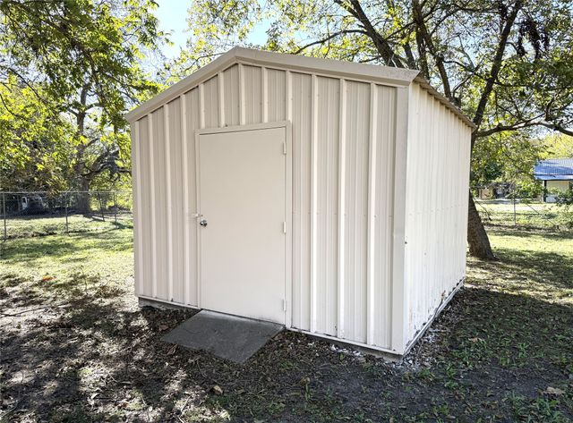 225 College Street, Roxton, TX 75477