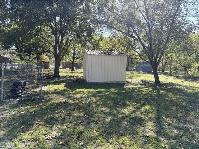 225 College Street, Roxton, TX 75477