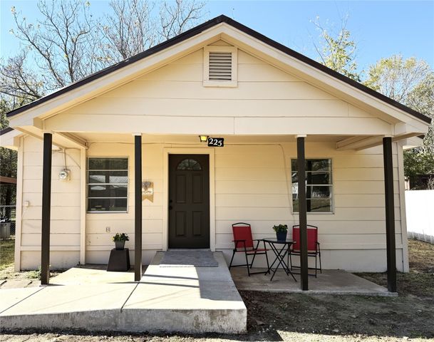 225 College Street, Roxton, TX 75477