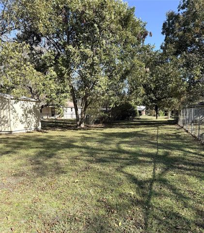 225 College Street, Roxton, TX 75477
