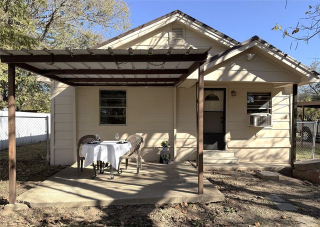 225 College Street, Roxton, TX 75477