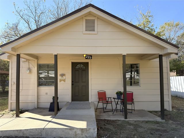 225 College Street, Roxton, TX 75477