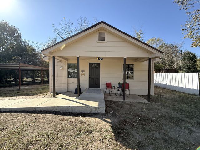 225 College Street, Roxton, TX 75477