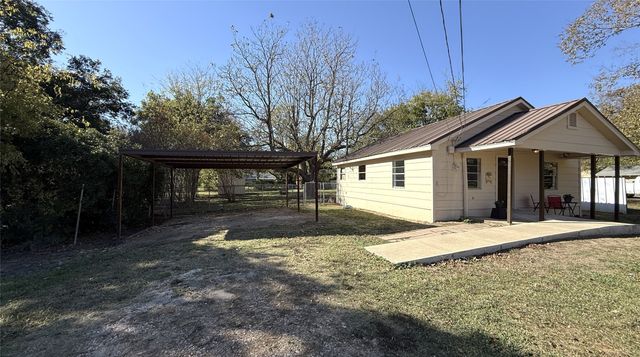 225 College Street, Roxton, TX 75477