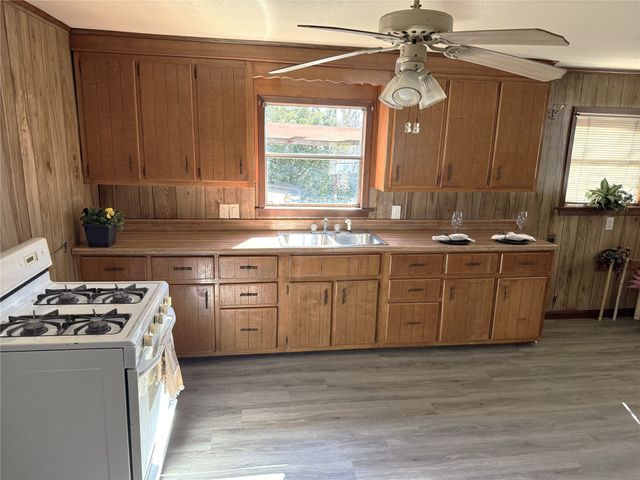 225 College Street, Roxton, TX 75477