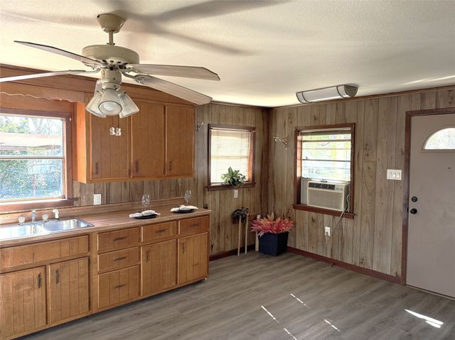 225 College Street, Roxton, TX 75477