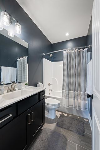 1077 Malinda Ln, Greenbrier, TN 37073