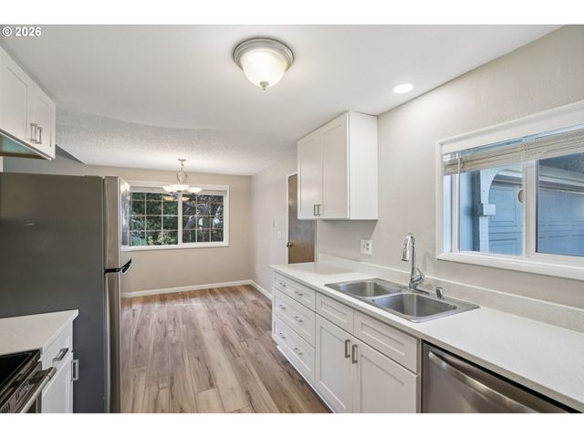 810 Ne PINEBROOK Ave, Vancouver, WA 98684