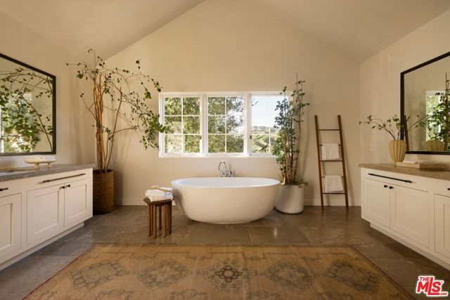 1319 Amalfi Drive, Pacific Palisades (los Angeles), CA 90272