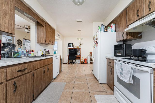 51 BOUNDARY BOULEVARD B, Rotonda West, FL 33947