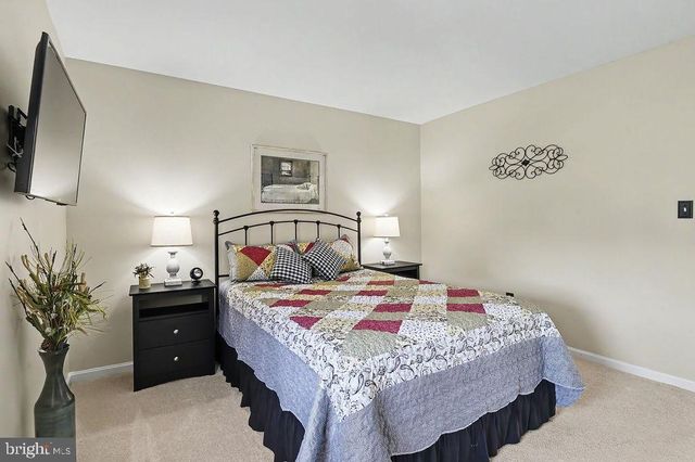 25 S PERCH CREEK DR, Newark, DE 19702