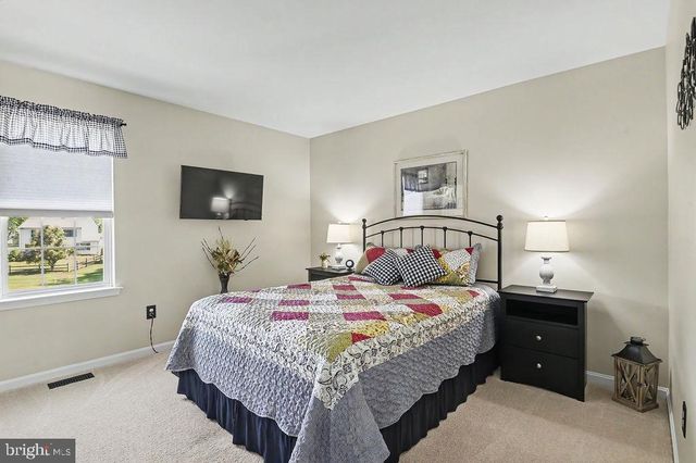 25 S PERCH CREEK DR, Newark, DE 19702