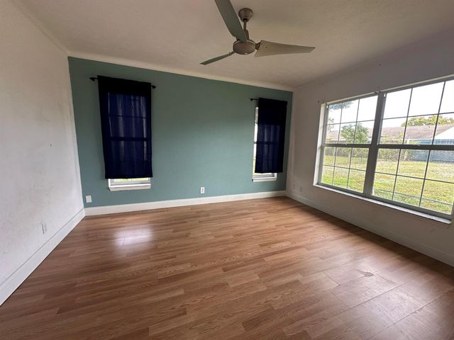 461 SE Skipper Lane, Port St Lucie, FL 34983