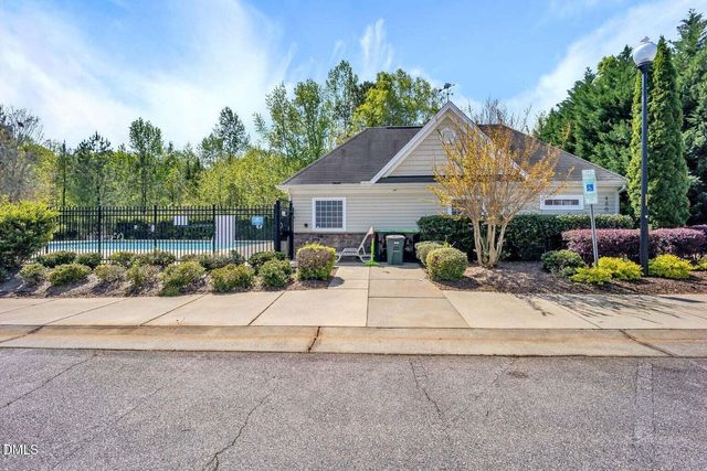 104 Saltybrook Lane, Holly Springs, NC 27540