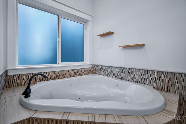 1623 W Young Ave, Nampa, ID 83651