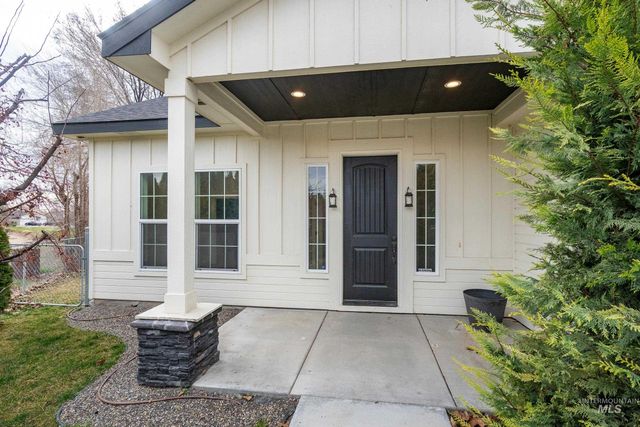 1623 W Young Ave, Nampa, ID 83651