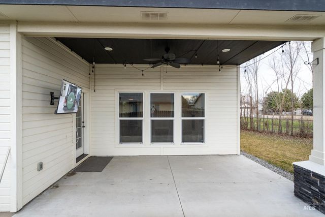 1623 W Young Ave, Nampa, ID 83651