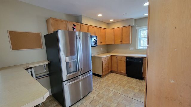 10 Marion St 2, Hudson, MA 01749